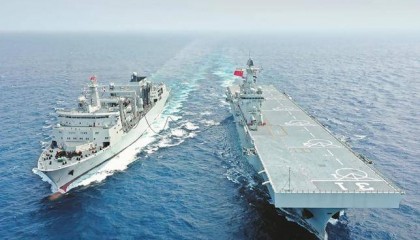 英国航母打击群即将进入南海，航母舰长威胁：可能会穿越台湾海峡