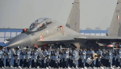 还说来南海秀肌肉，英国航母开到一半，差点和印度人打起来