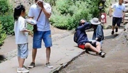 山西一景区回应落石砸伤游客：已封山清理危石