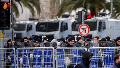 伊斯坦布尔市长被拘，土耳其金融市场暴跌