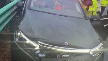 女高管花67万买的奔驰今年投保52万，被严重追尾后几乎报废，对方全责其保司却只赔24万：按二手车市场价评估