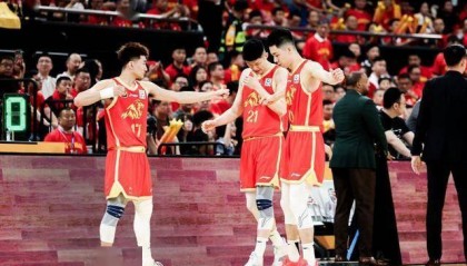 杨鸣就缺他!北京中锋砍下13+10,赢广厦立大功,翟晓川公开力挺