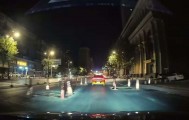 辽宁沈阳一路段出现大量路障,车辆需不断转弯“像极了开卡丁车”,律师解读