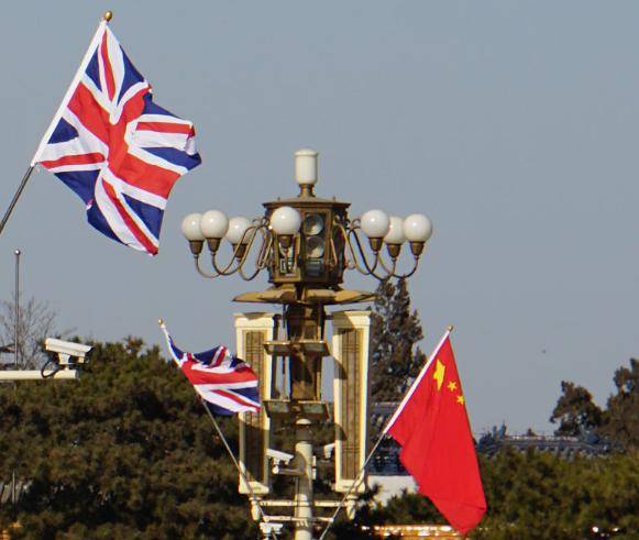 英国航母打击群即将进入南海，航母舰长威胁：可能会穿越台湾海峡