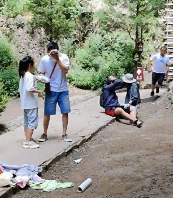 山西一景区回应落石砸伤游客：已封山清理危石