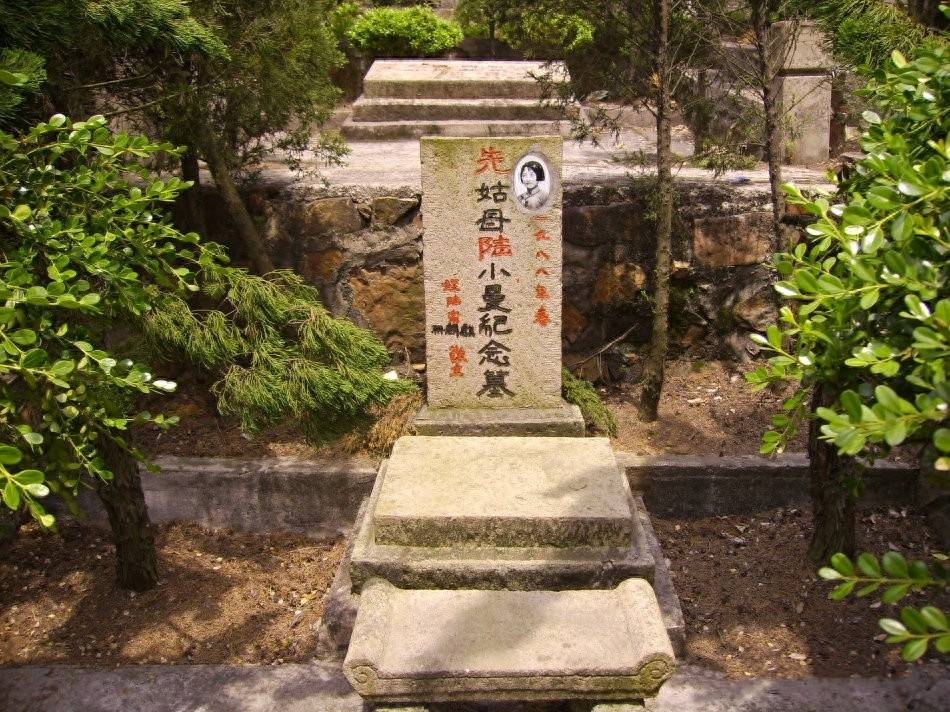 民国名媛陆小曼：月花大洋500块，吸食鸦片不到中年牙齿就烂光了
